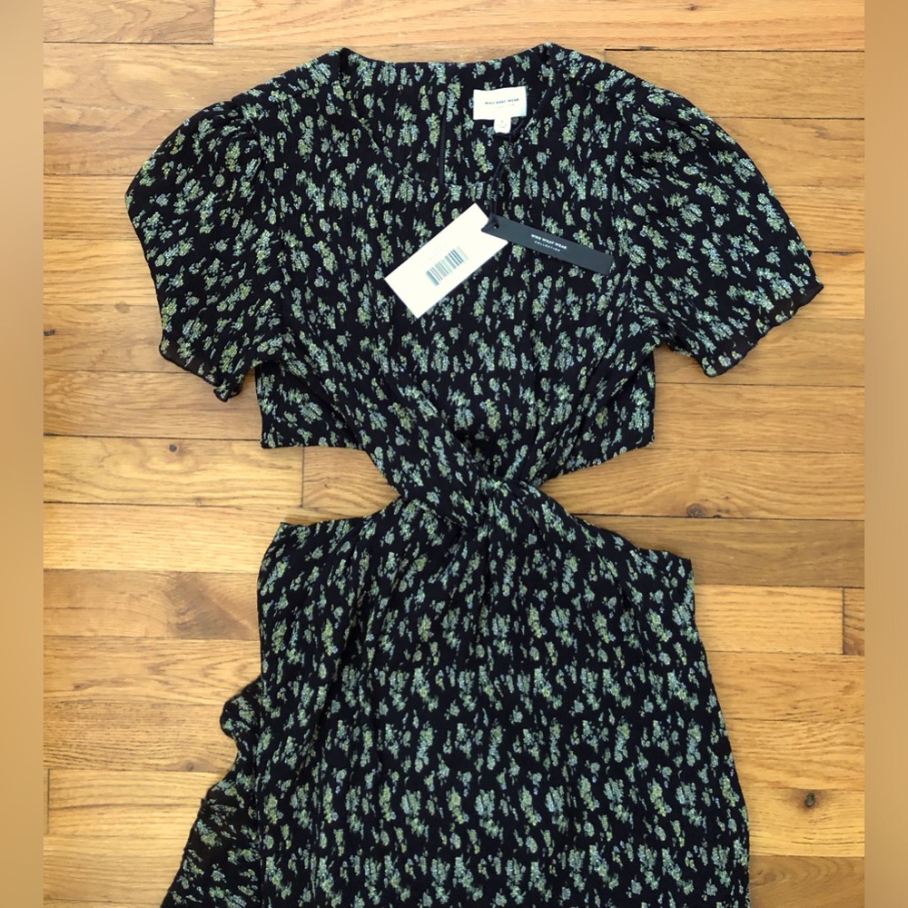 NWT! Drew Plisse Cut-Out Twist Front Dress in Ditsy Floral - Picture 9 of 11